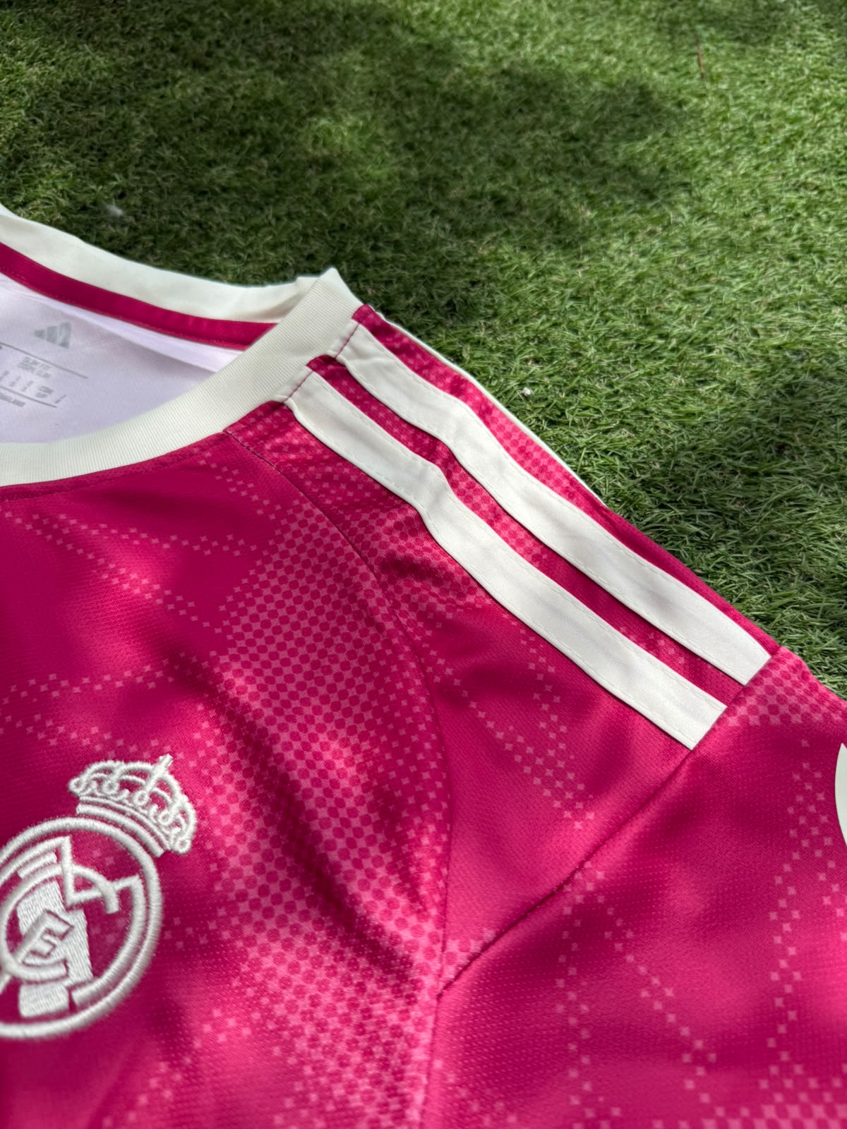 Real Madrid tipo fan tercera equipacion