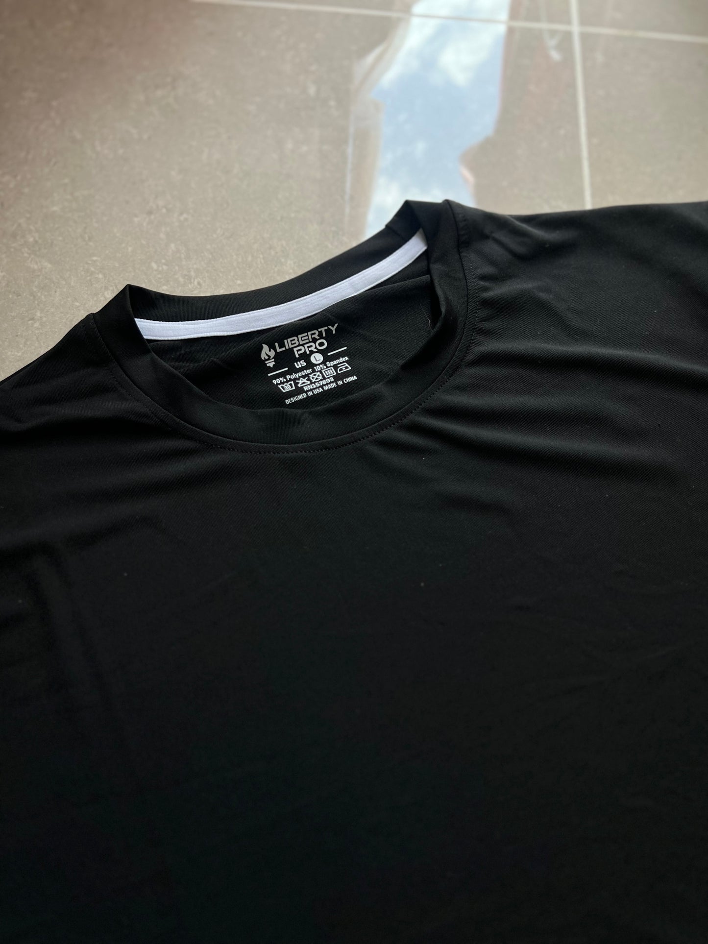 Camiseta deportiva negra