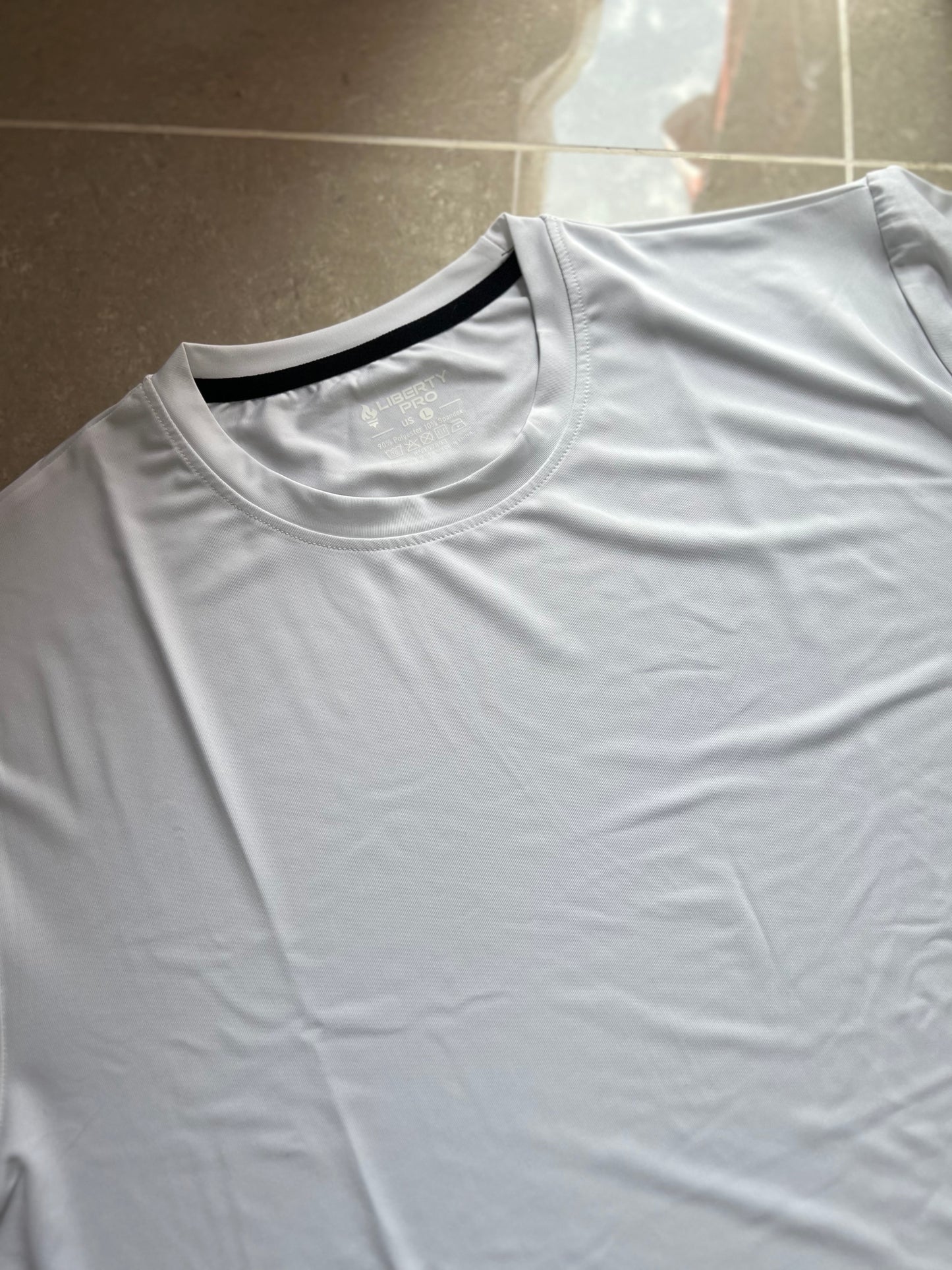 Camiseta deportiva blanca