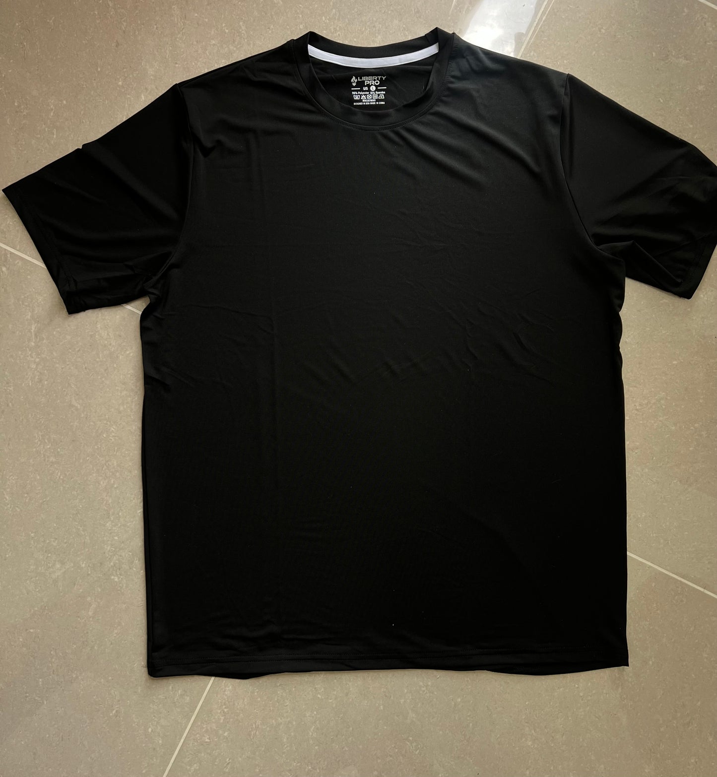 Camiseta deportiva negra