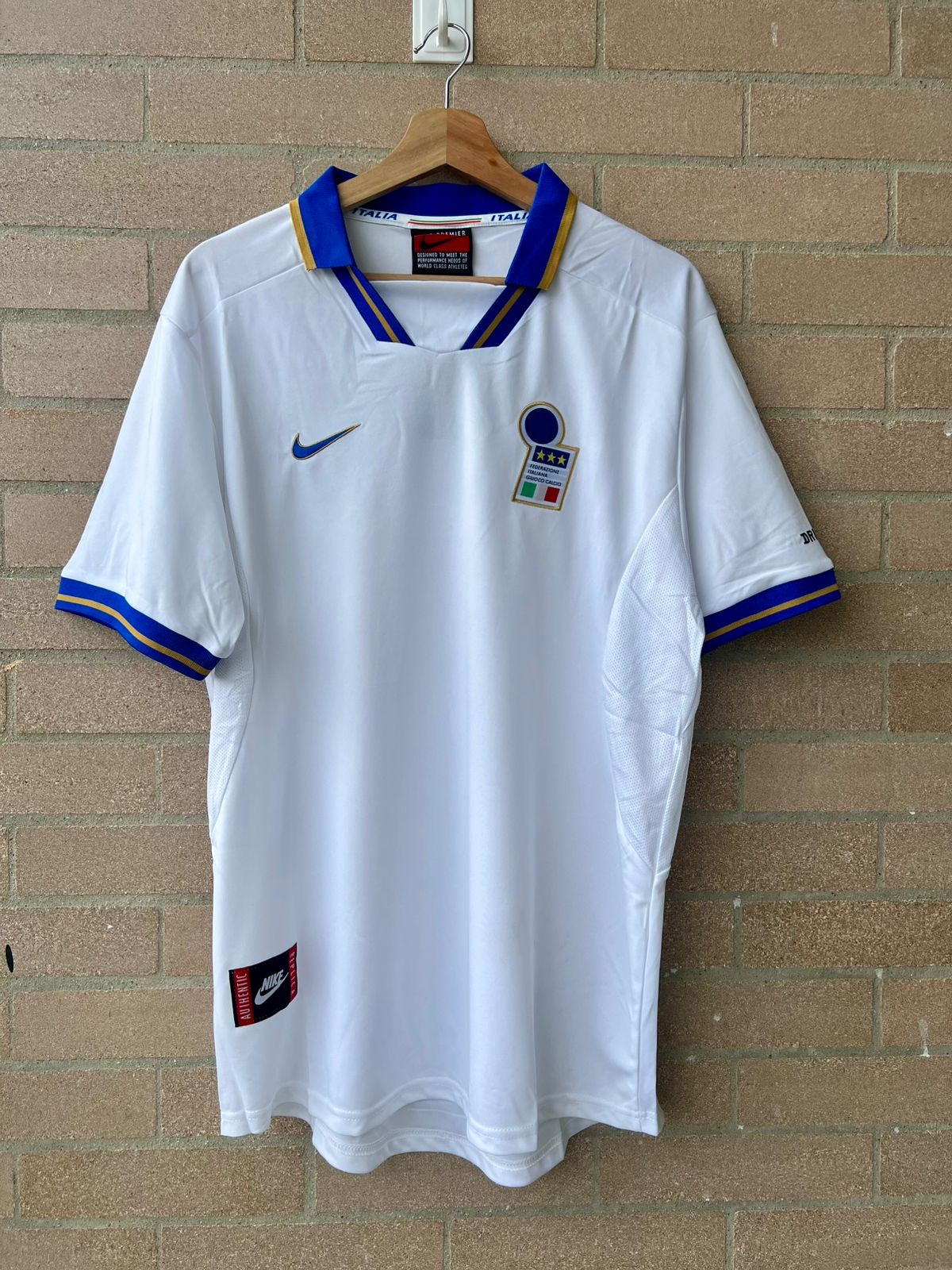 camiseta retro italia visitante 1996