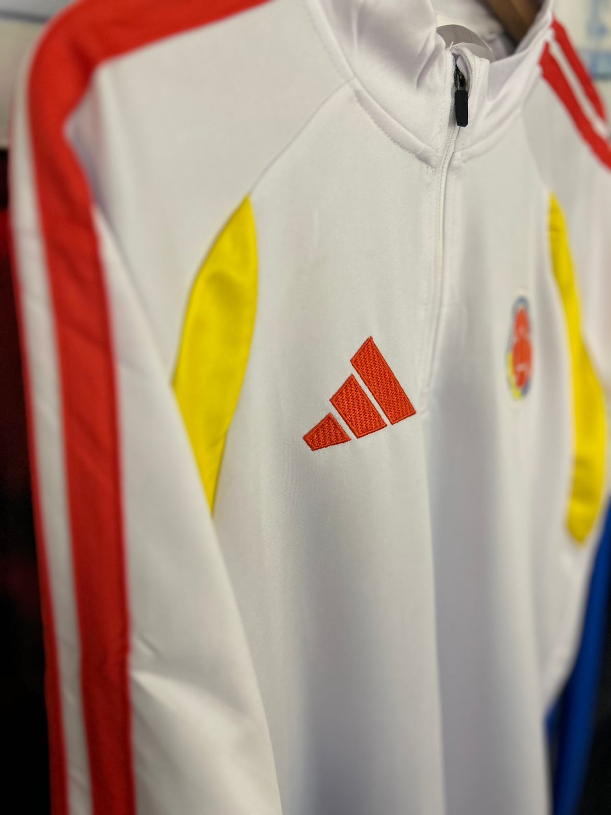 buso blanco de la selección Colombia