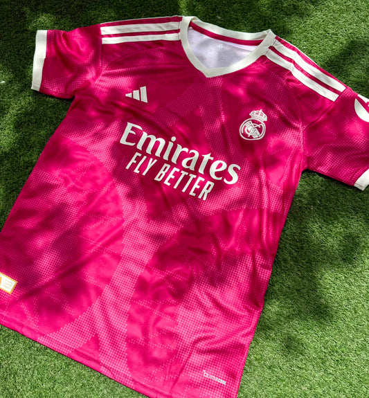 Real Madrid tipo fan tercera equipacion